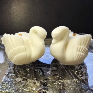 Set di Candele Artigianali a Forma di Coppia di Cigni – Profumo di Vaniglia
